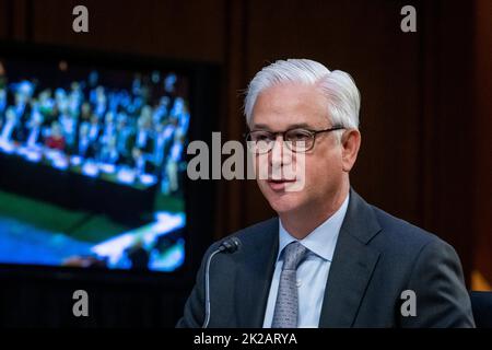 Washington, Vereinigte Staaten Von Amerika. 22. September 2022. Charles scharf, Präsident und CEO von Wells Fargo & Company, beantwortet Fragen während einer Anhörung des Senatsausschusses für Banken, Wohnungsbau und Stadtangelegenheiten, bei der die größten Banken des Landes im Hart Senate Office Building in Washington, DC, am Donnerstag, den 22. September 2022 untersucht wurden. Quelle: Rod Lampey/CNP/Sipa USA Quelle: SIPA USA/Alamy Live News Stockfoto