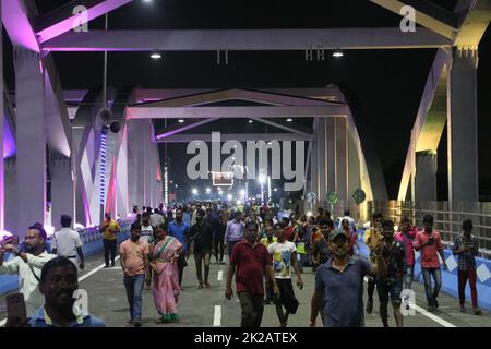 Kalkutta, Westbengalen, Indien. 22. September 2022. Die neu errichtete Tala-Brücke wurde vom westbengalischen Chief Minister Mamata Banerjee in Kalkutta eingeweiht. Die geschätzten Kosten für die neu errichtete Tala Bridge belaufen sich auf rund 468 Rs. (Bild: © Dipa Chakraborty/Pacific Press via ZUMA Press Wire) Stockfoto