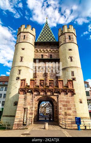 15. Jahrhundert Tor Spalentor mit zwei Türmen und Zinnen in Basel, Schweiz Stockfoto