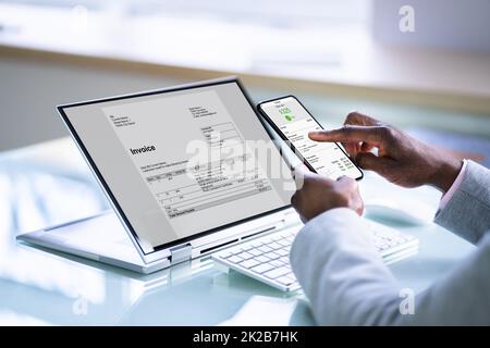 Online-Kontoauszug für digitale E-Rechnungen Stockfoto