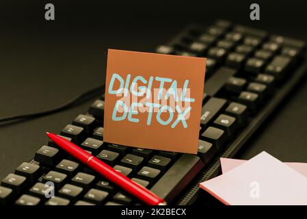 Die Inspiration zeigt das Schild Digital Detox. Konzept, das die Verwendung von elektronischen und digitalen Geräten verbietet, neue Antiviren-Programmcodes entwickelt, Dateisystem organisiert Stockfoto