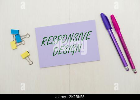 Textbeschriftung für Responsive Design. Ein Wort, das auf der Erstellung von Webseiten geschrieben wurde und das flexible Layouts nutzt, auffällige Büromaterialien für Schulen, Sammlungen für Lehrzwecke, Schreibwerkzeuge Stockfoto