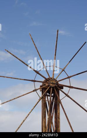 Windmühle zum Rösten von Gofio, eine Art kanarisches Mehl. Stockfoto