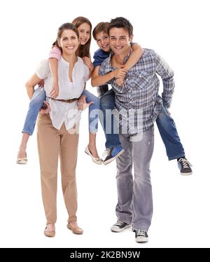 Die vollkommene glückliche Familie. Ganzkörperportrait einer glücklichen vierköpfigen Familie, isoliert auf Weiß. Stockfoto