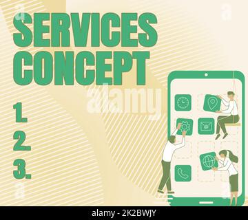 Textzeichen mit Servicekonzept. Geschäftsansatz Vermittlung zwischen Kundenbedürfnissen und strategischer Absicht des Unternehmens drei Kollegen, die die S Decorating Mobile Application mit sich führen. Stockfoto