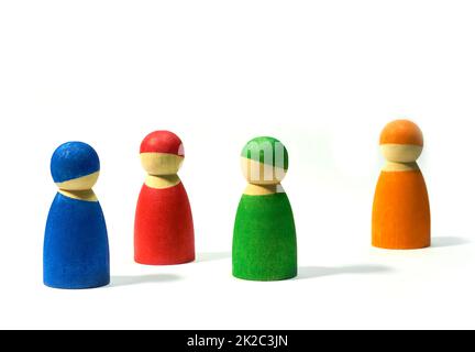 Menschen aller Art. Eine Serie von symbolischen Bildern von Holzmenschen. Stockfoto