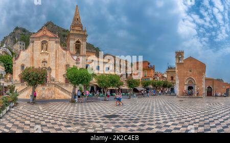 Piazza IX Aprile, Hauptplatz von Taormina, Sizilien, Italien Stockfoto