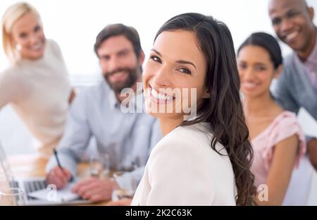 Sie sind das beste Geschäftsteam. Porträt einer vielfältigen Gruppe von Arbeitskollegen. Stockfoto