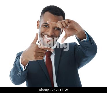 Hes hatte Erfolg im Visier. Ein hübscher junger Geschäftsmann, der seine Vision mit seinen Händen vermittelt. Stockfoto