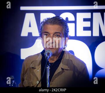 Buenos Aires, Argentinien. 22. September 2022. Der argentinische Schauspieler Ricardo darin spricht während der Pressekonferenz zum Film 'Argentina, 1985'. Der Film befasst sich mit dem Gerichtsverfahren nach der Militärdiktatur, in dem der Staatsanwalt Strassera die Staatsanwaltschaft vertreten hat. Quelle: Florencia Martin/dpa/Alamy Live News Stockfoto