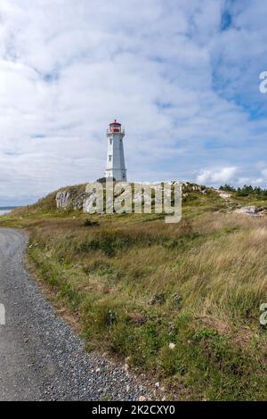 Louisbourg Lighthouse befindet sich auf Cape Breton Island und ist der vierte Leuchtturm einer Reihe von Leuchttürmen, die auf dem Gelände gebaut wurden. Der erste Leuchtturm, der 1734 erbaut wurde Stockfoto