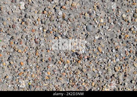 Pellets in alten Asphalt Stockfoto