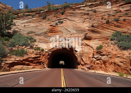 Straße durch den Red Canyon im Dixie National Forest. Utah. USA Stockfoto