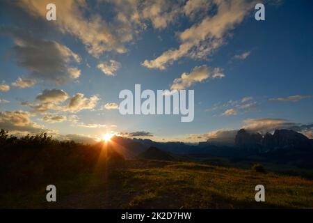 sonnenaufgang in der seiser alm in italien Stockfoto