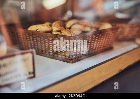 Sie sind so frisch wie möglich. Ein kurzer Schuss frisch gebackene Croissants. Stockfoto