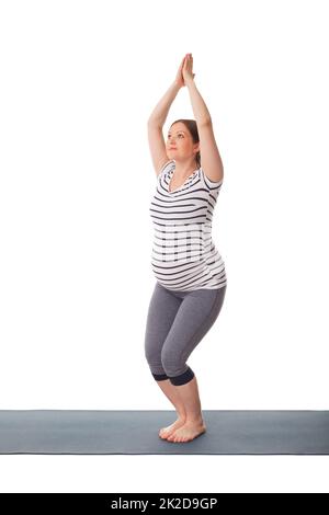 Schwanger Frau tun Yoga asana utkatasana Stockfoto