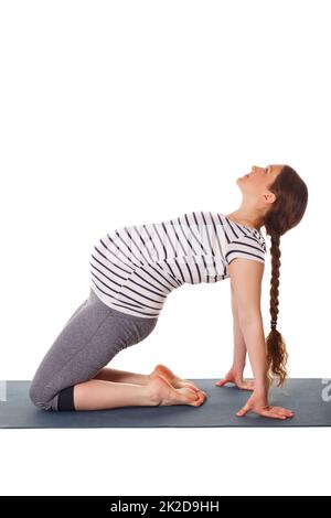 Schwanger Frau macht Yoga Asana Ustrasana Stockfoto