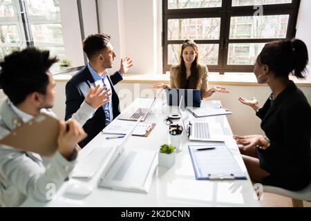 Konflikte Und Stress Bei Office-Meetings. Geschäftsleute Streiten Stockfoto