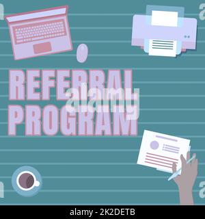 Text für das Empfehlungsprogramm „Inspiration“. Ein Wort, das geschrieben wurde, dass ein eigener Patient zur Behandlung an einen anderen Arzt geschickt werden soll. Hand Holding Pen erstellt Pläne für neue fantastische Ideen Stockfoto