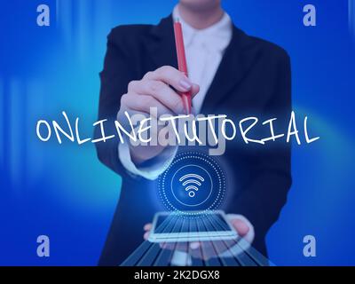 Textbeschriftung zur Präsentation des Online-Tutorials. Internetkonzept Nachhilfe in einer Online- oder virtuellen Umgebung Lady Press Screen of Mobile Phone Showing the futuristic Technology Stockfoto