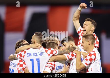 ZAGREB, 23. September 2022 (Xinhua) -- die Spieler Kroatiens feiern während der Liga Am 22. September 2022 In Zagreb, Kroatien, Ein Spiel der UEFA Nations League der Gruppe 1 gegen Dänemark. (Goran Stanzl/PIXSELL über Xinhua) Stockfoto