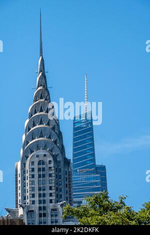 One Vanderbilt und das Chrysler Building präsentieren neue und alte ikonische Wolkenkratzer in New York City, USA 2022 Stockfoto