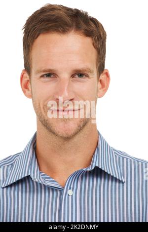 Halten Sie Ihre Aussichten positiv. Studioporträt eines hübschen jungen Mannes, der vor weißem Hintergrund posiert. Stockfoto