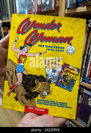Midtown Comics Store ist ein seit langem etablierter Anbieter von Popkultur, New York City, USA 2022 Stockfoto