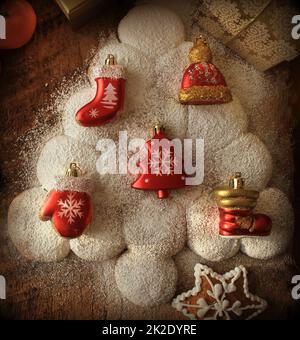 Weihnachten Hintergrund mit Lebkuchen Baum, Dekoration, Mandarinen, Cookies Stockfoto