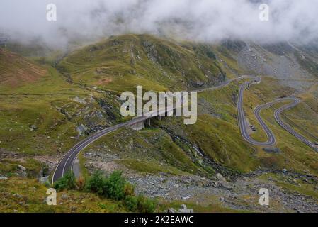 Transfagarasan Pass im Sommer. Kreuzung der Karpaten in Rumänien Stockfoto