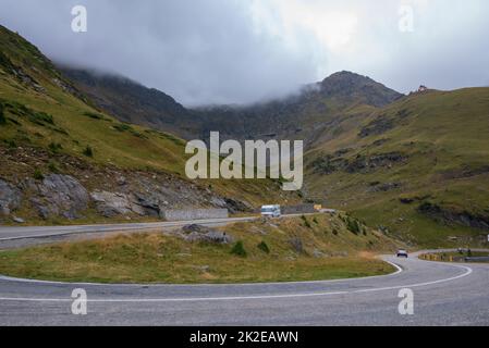 Transfagarasan Pass im Sommer. Kreuzung der Karpaten in Rumänien Stockfoto