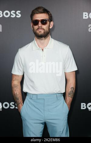 Mailand, Italien, 22. September 2022. Alex Pettyfer nimmt an der Hugo Boss Modenschau während der Milan Fashion Week Womenswear Spring/Summer 2023 in Mailand, Italien, am 22. September 2022 Teil. Foto von Marco Piovanotto/ABACAPRESS.COM Stockfoto
