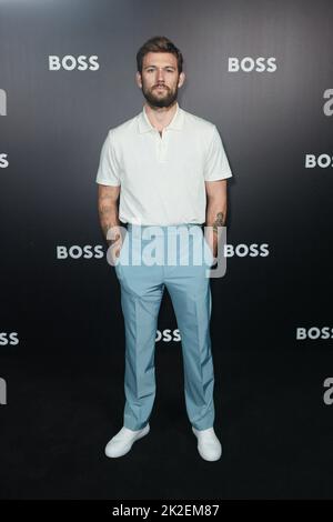 Mailand, Italien, 22. September 2022. Alex Pettyfer nimmt an der Hugo Boss Modenschau während der Milan Fashion Week Womenswear Spring/Summer 2023 in Mailand, Italien, am 22. September 2022 Teil. Foto von Marco Piovanotto/ABACAPRESS.COM Stockfoto