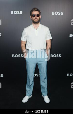 Mailand, Italien, 22. September 2022. Alex Pettyfer nimmt an der Hugo Boss Modenschau während der Milan Fashion Week Womenswear Spring/Summer 2023 in Mailand, Italien, am 22. September 2022 Teil. Foto von Marco Piovanotto/ABACAPRESS.COM Stockfoto