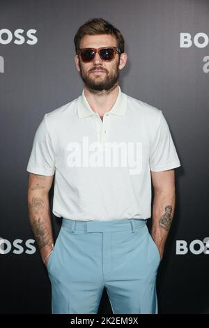 Mailand, Italien, 22. September 2022. Alex Pettyfer nimmt an der Hugo Boss Modenschau während der Milan Fashion Week Womenswear Spring/Summer 2023 in Mailand, Italien, am 22. September 2022 Teil. Foto von Marco Piovanotto/ABACAPRESS.COM Stockfoto