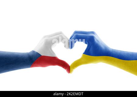 Zwei Hände in Herzform mit tschechischer und ukrainischer Flagge isoliert auf weißem Hintergrund Stockfoto