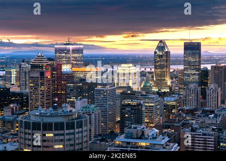 Skyline von Montreal bei Nacht Stockfoto