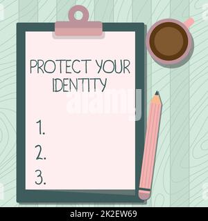 Textzeichen mit „Protect Your Identity“. Geschäftsidee Datenschutz in Ihren Social-Media-Konten aktivieren Abbildung: Bleistift auf dem Tisch neben der Zwischenablage und der Kaffeetasse. Stockfoto