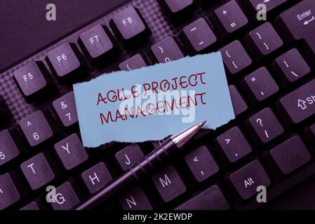 Textüberschrift für Agile Project Management. Konzept bedeutet Verwaltungsmethodik von der traditionellen bis zur modernen Technologie Einrichten einer neuen Online-Blog-Website durch Eingabe sinnvoller Internetinhalte Stockfoto