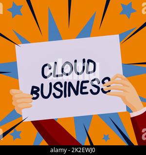 Handgeschriebenes Schild Cloud Business. Unternehmensüberblick Computing, das auf gemeinsam genutzten Computerressourcen basiert Hands Holding Paper Showing New Ideas Around with Stars (Hands Holding Paper Zeigen Sie neue Ideen, umgeben von Sternen). Stockfoto