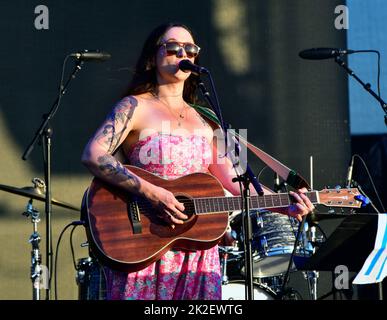 Redondo Beach, Kalifornien 16. September 2022 - Katie Crutchfield von Waxahatchee tritt auf der Bühne der Beachlife Ranch auf, Credit - Ken Howard/Alamy Stockfoto