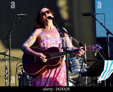 Redondo Beach, Kalifornien 16. September 2022 - Katie Crutchfield von Waxahatchee tritt auf der Bühne der Beachlife Ranch auf, Credit - Ken Howard/Alamy Stockfoto