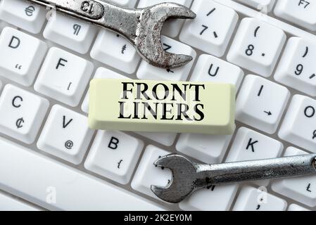 Textunterschrift für Frontliner. Das Internet-Konzept ist die wichtigste oder einflussreichste Position in einer Debatte oder Bewegung. Abstract Typing New Antivirus Program, Typing Internet Virus Lists Stockfoto