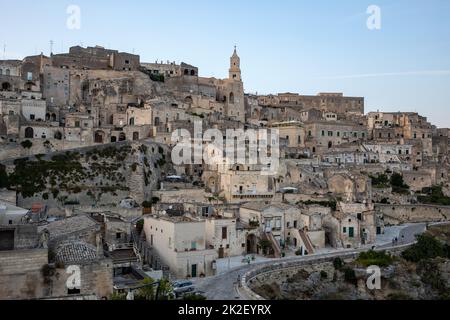 Blick auf die Sassi di Matera ein historisches Viertel in der Stadt Matera, bekannt für ihre alten Höhlenwohnungen bekannt. Basilikata. Italien Stockfoto