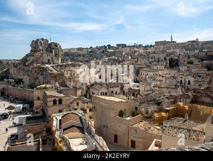 Blick auf die Sassi di Matera, ein historisches Viertel in der Stadt Matera, Basilikata. Italien Stockfoto