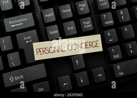 Schreiben mit Textanzeige Personal Concierge. Geschäftsansatz jemand, der Vorkehrungen trifft oder Besorgungen macht, verschiedene mathematische Probleme löst und mehrstellige Gleichungen berechnet Stockfoto