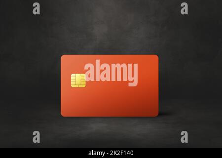 Orangefarbene Kreditkarte auf schwarzem Beton-Hintergrund Stockfoto