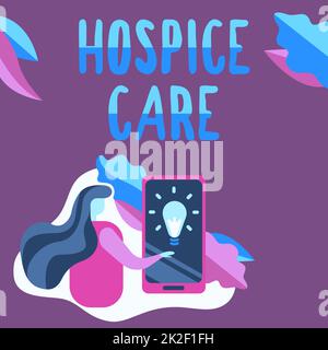 Textzeichen für Hospice Care. Der Schwerpunkt liegt auf der Palliation einer chronisch kranken Frau, die auf dem Bildschirm des Mobiltelefons die futuristische Technologie zeigt. Stockfoto