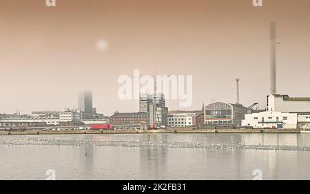 Aarhus, eine Küstenstadt in Dänemark. Ein Blick auf die Hafenmauer in Aarhus, Dänemark. Stockfoto