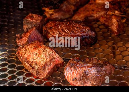 Traditionelles brasilianisches Barbecue mit Rindfleisch auf dem Grill Stockfoto